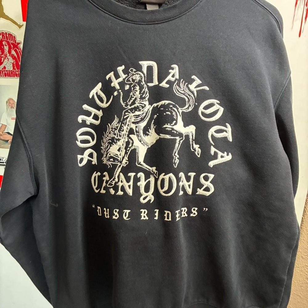 H&M South Dakota Canyons Sweater Size Large